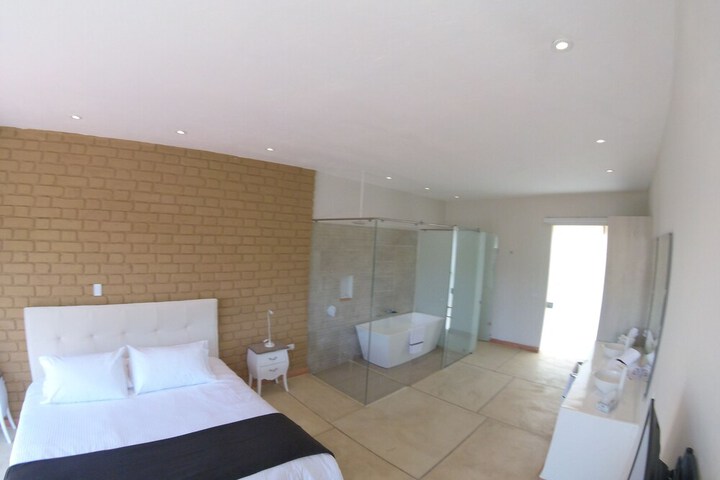 Room 12 of 77
