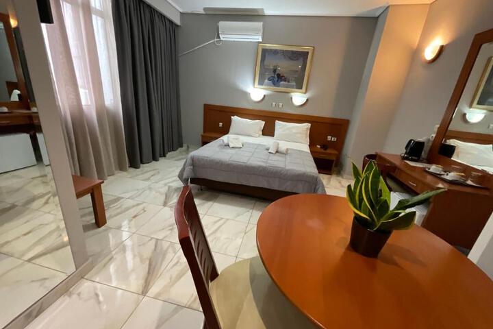 Piraeus Acropole Hotel