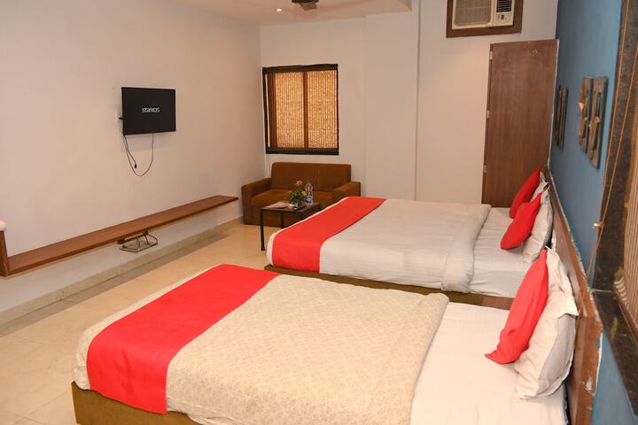 Room 13 of 20