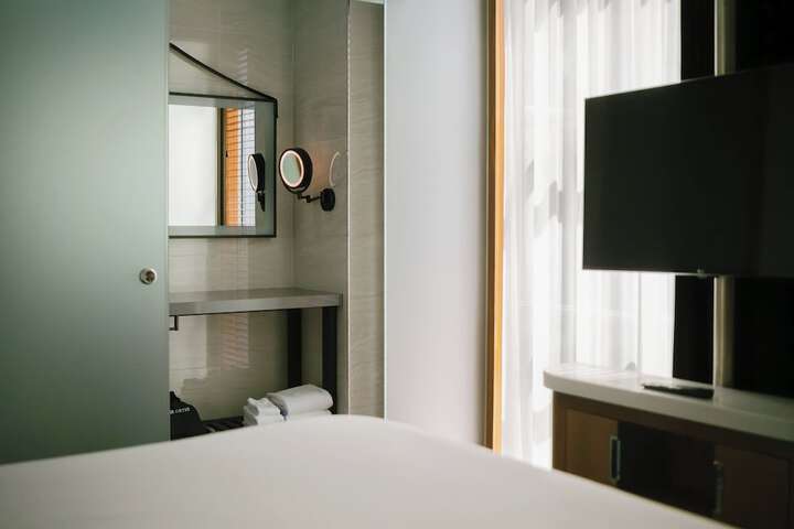Room 26 of 134