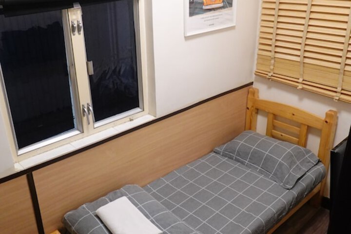Room 8 of 31
