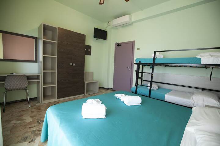 Room 11 of 34