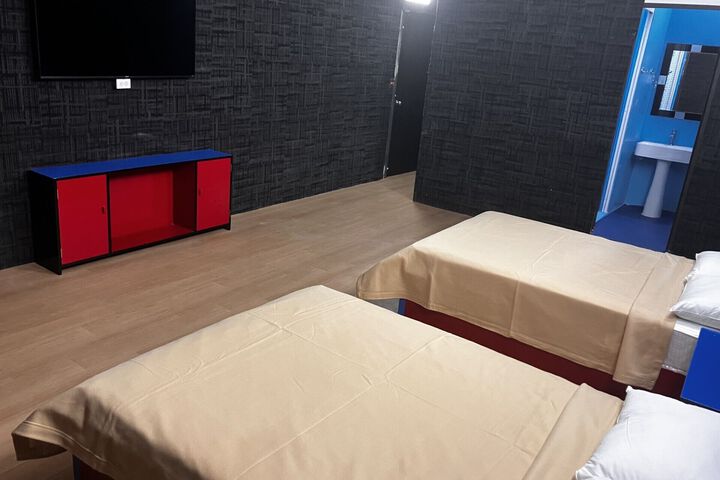 Room 6 of 6