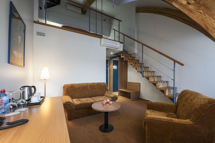 Room 6 of 45