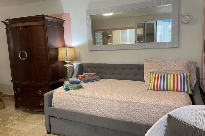 Room 8 of 98