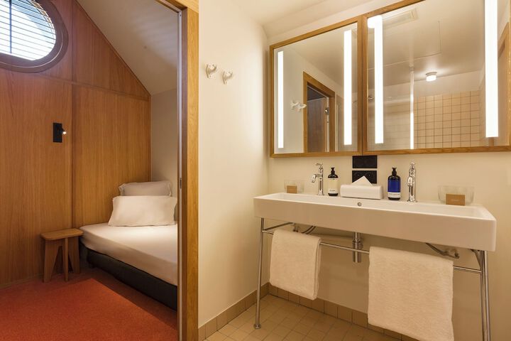 Room 54 of 71