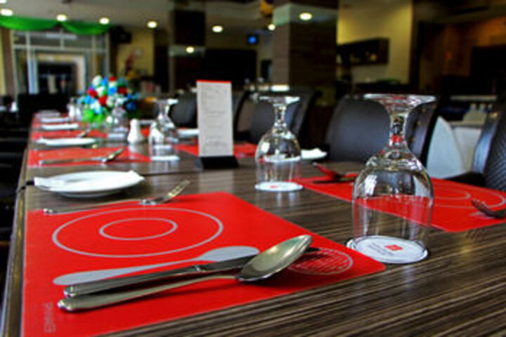 Dining 37 of 39