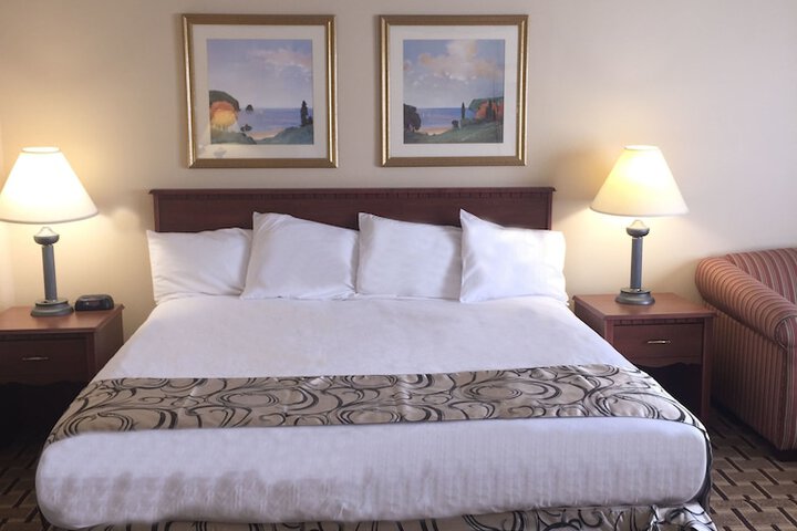 1 King Bed (7 of 13)