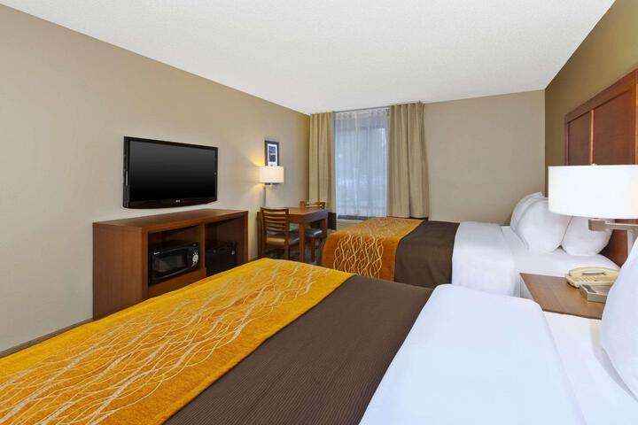 2 Queen Beds (4 of 10)