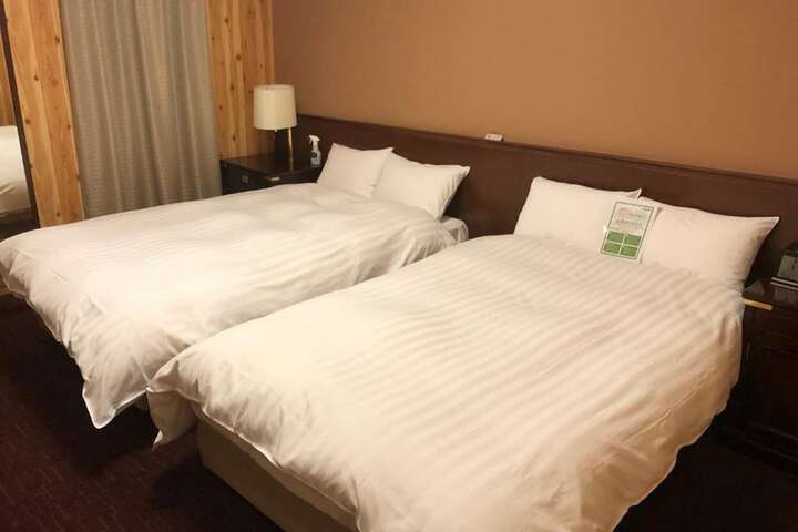 Room 7 of 75