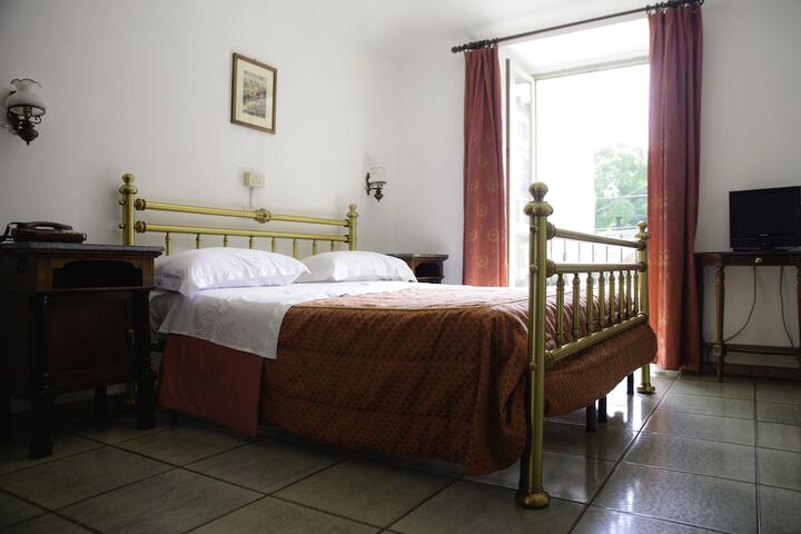 Room 6 of 24