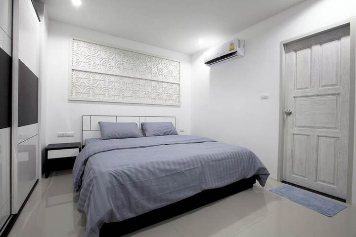 Room 17 of 59