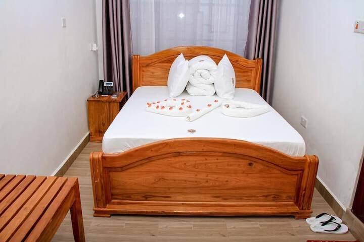 Room 9 of 18
