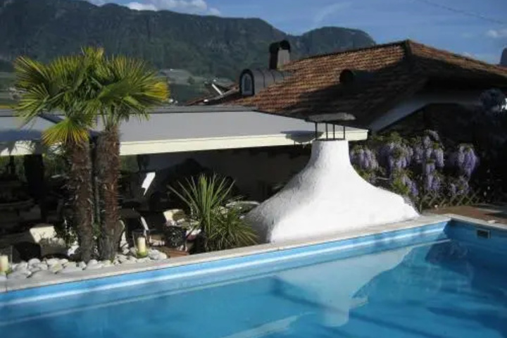 Pool 10 of 16