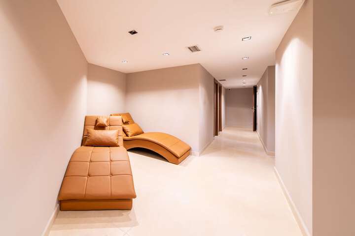 Room 71 of 100