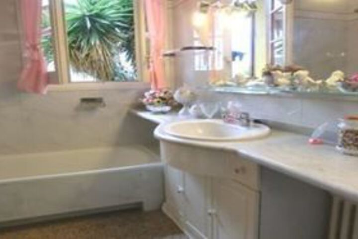 Room 3 of 18