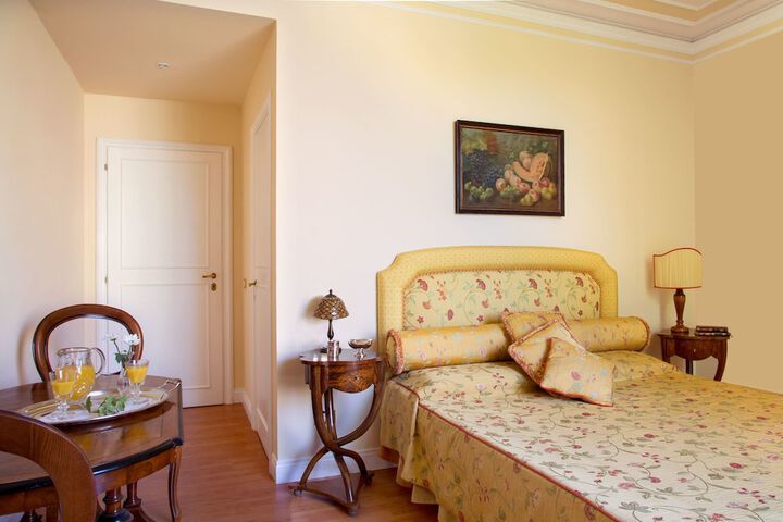 Room 11 of 37