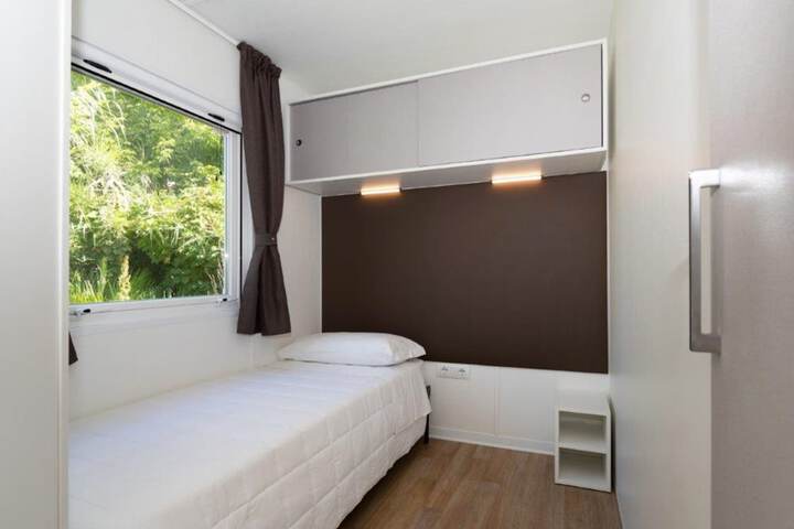 Room 8 of 75