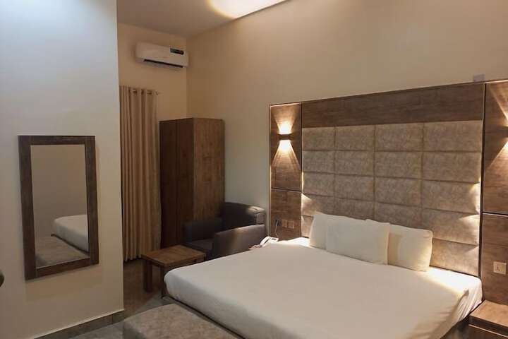 Room 15 of 74