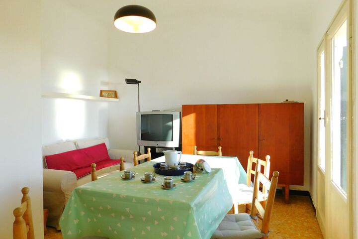 Room 13 of 33