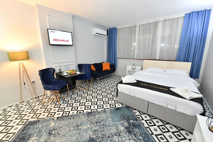 Room 27 of 47