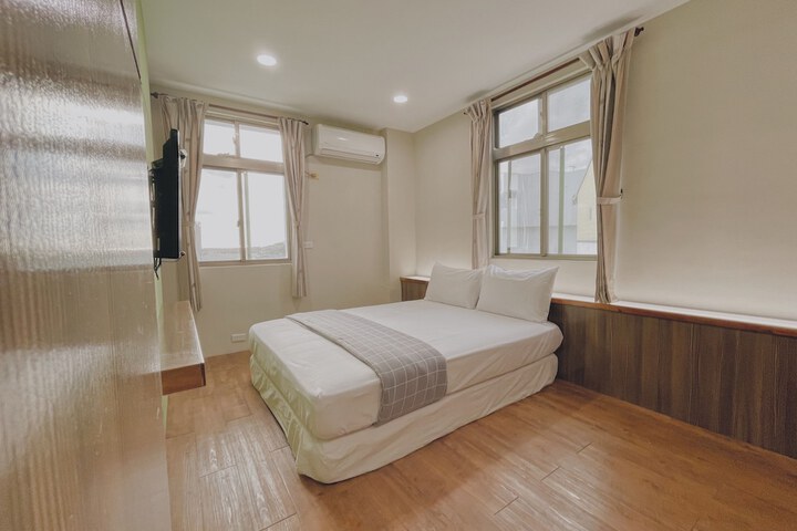 Room 10 of 42