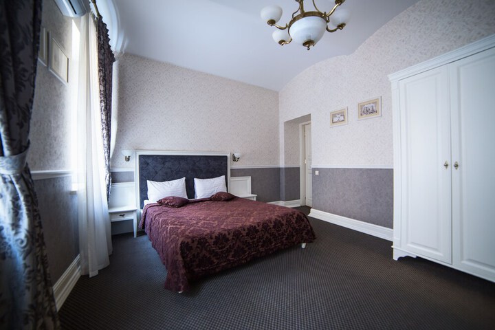 Room 5 of 73