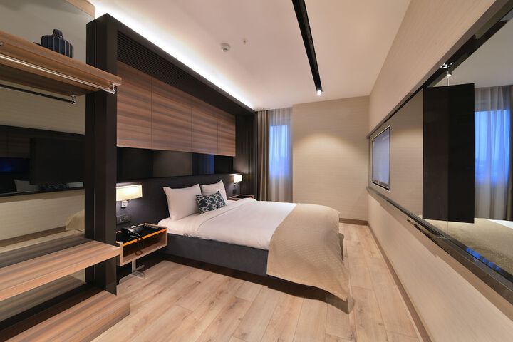 Room 43 of 62