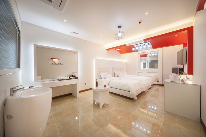 Room 9 of 49