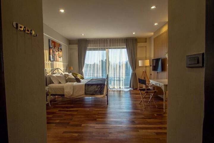 Room 4 of 33