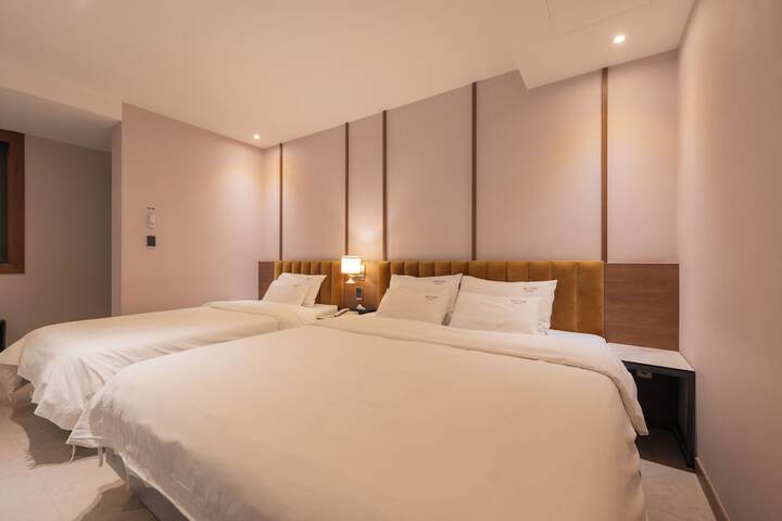 Room 27 of 54