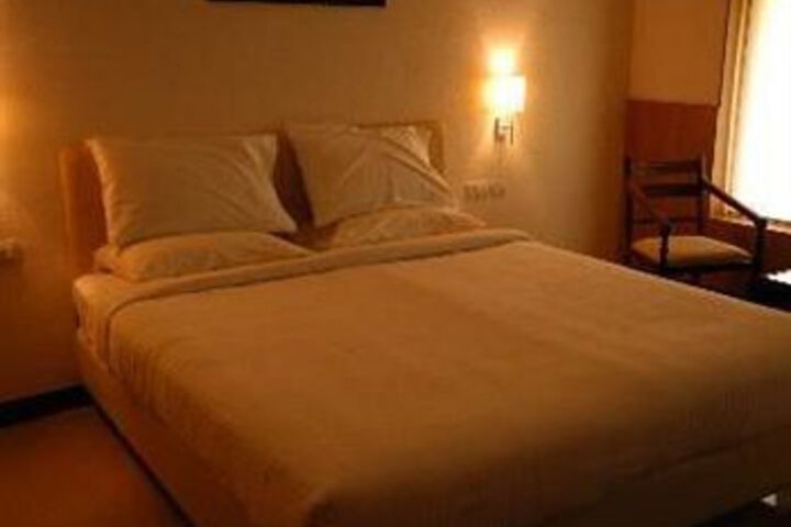Room 13 of 50