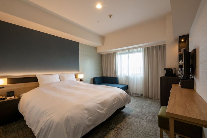 Room 5 of 83