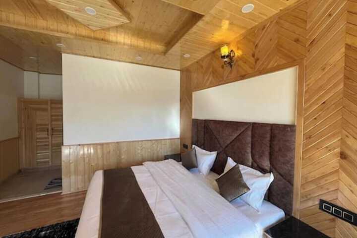 Room 5 of 18