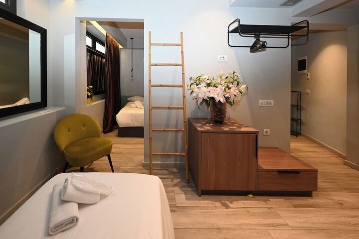 Room 77 of 200