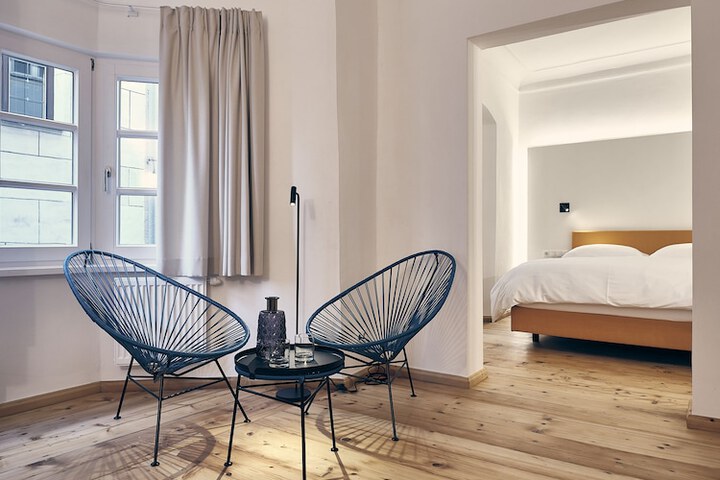 Room 10 of 37