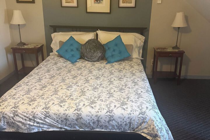 Room 6 of 11