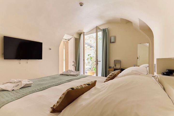 Room 44 of 209