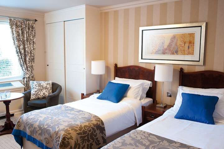 Room 2 of 86