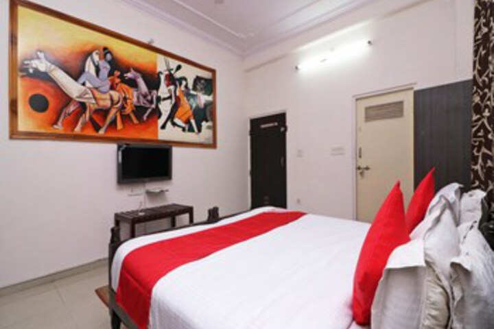 Room 11 of 23