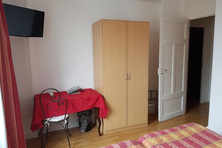 Room 28 of 69