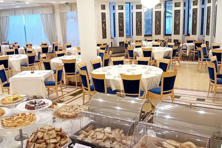 Dining 66 of 79