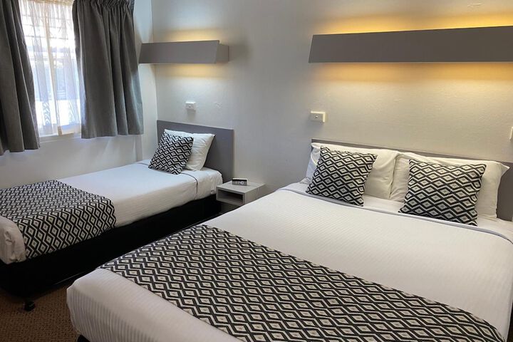 Room 13 of 34