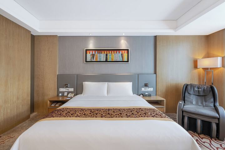 Room 9 of 28