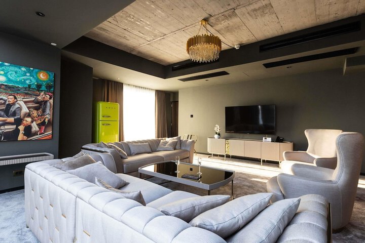 Room 16 of 103