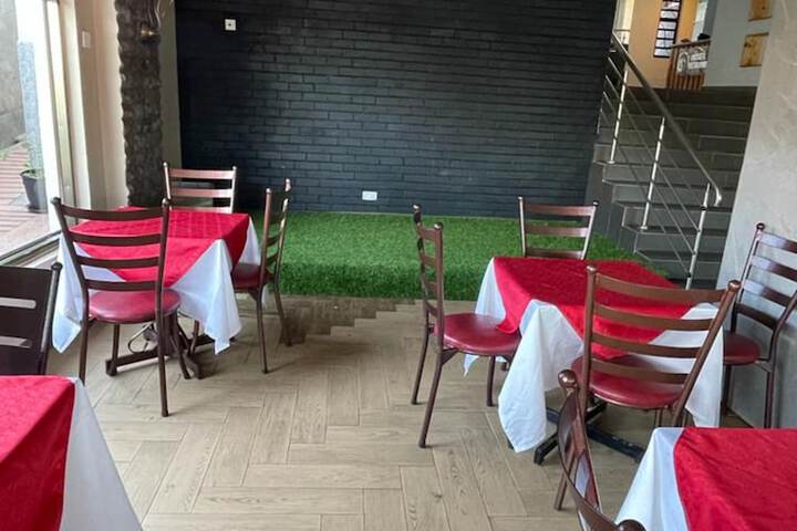 Dining 6 of 19
