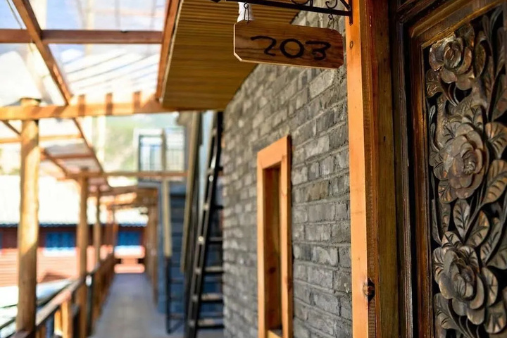 Luguhu Bense Inn