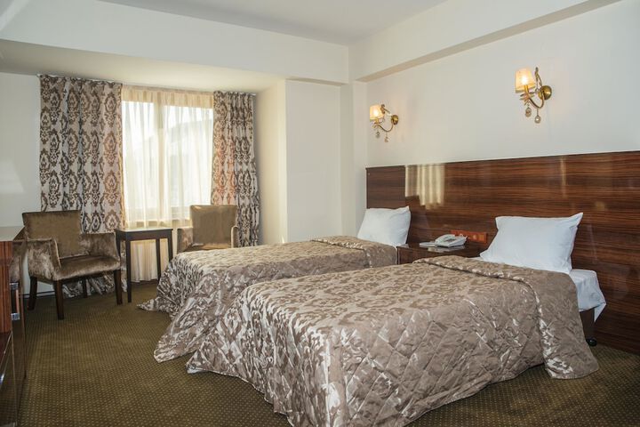 Room 8 of 36