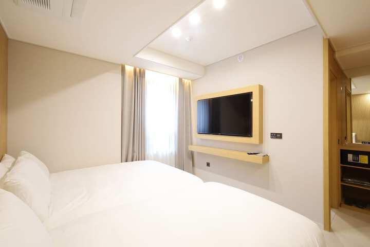 Room 47 of 75