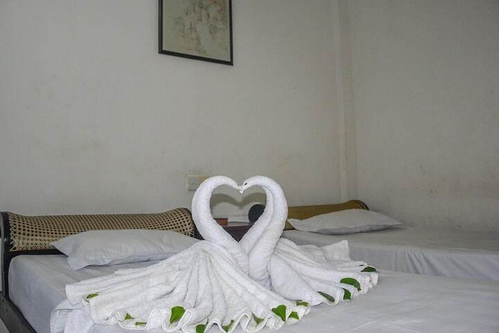 Room 2 of 20